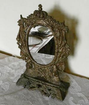 Spiegel mit Sockel - Gusseisen, Bronze Patina - 1900
